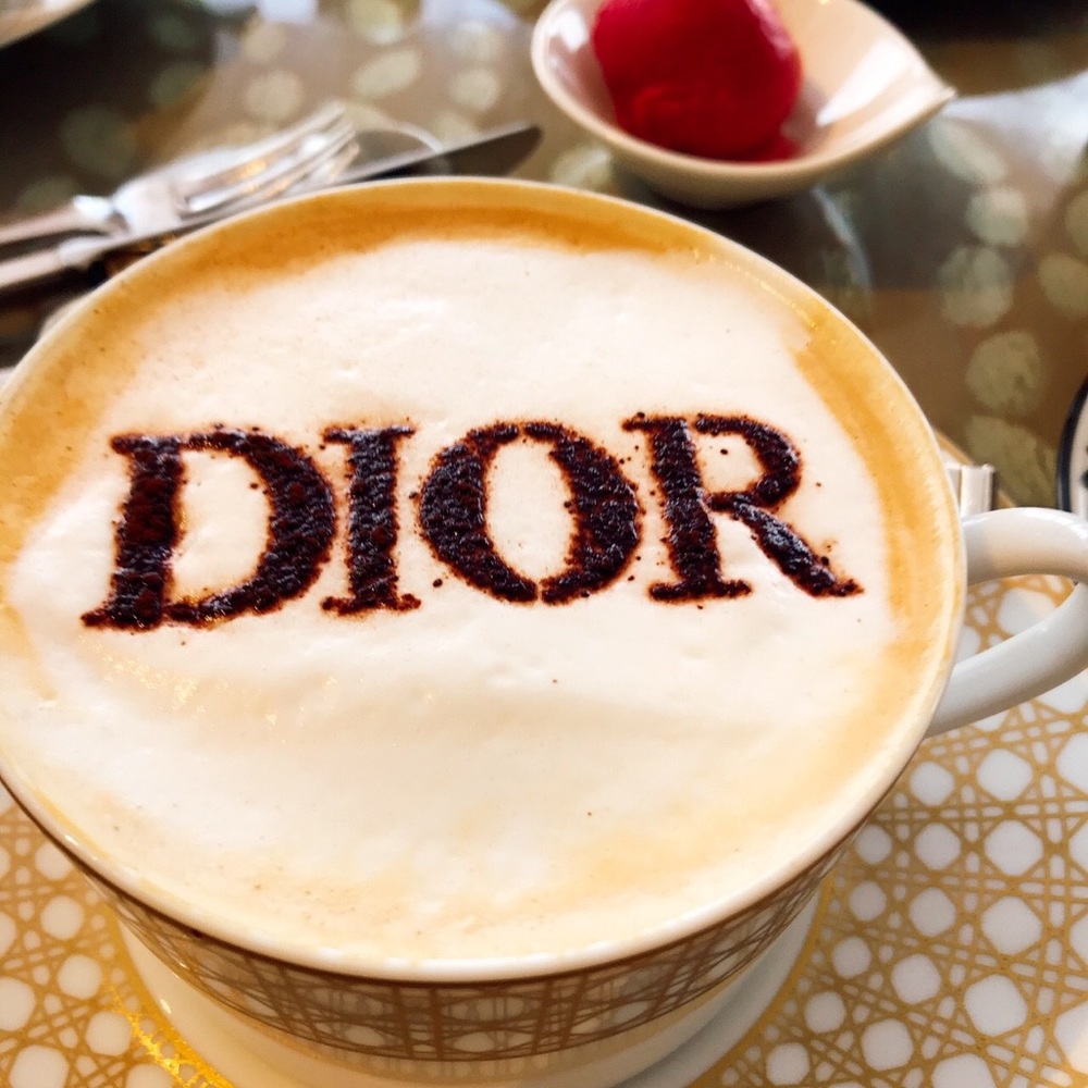 Meet your Posher, Momo